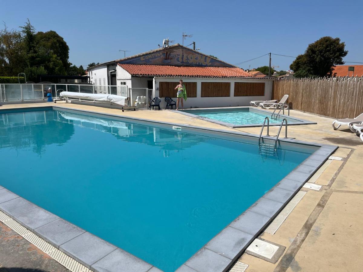 Mobil Home Avec Spacieuse Terrasse A Meschers Proche De Royan Zewnętrze zdjęcie